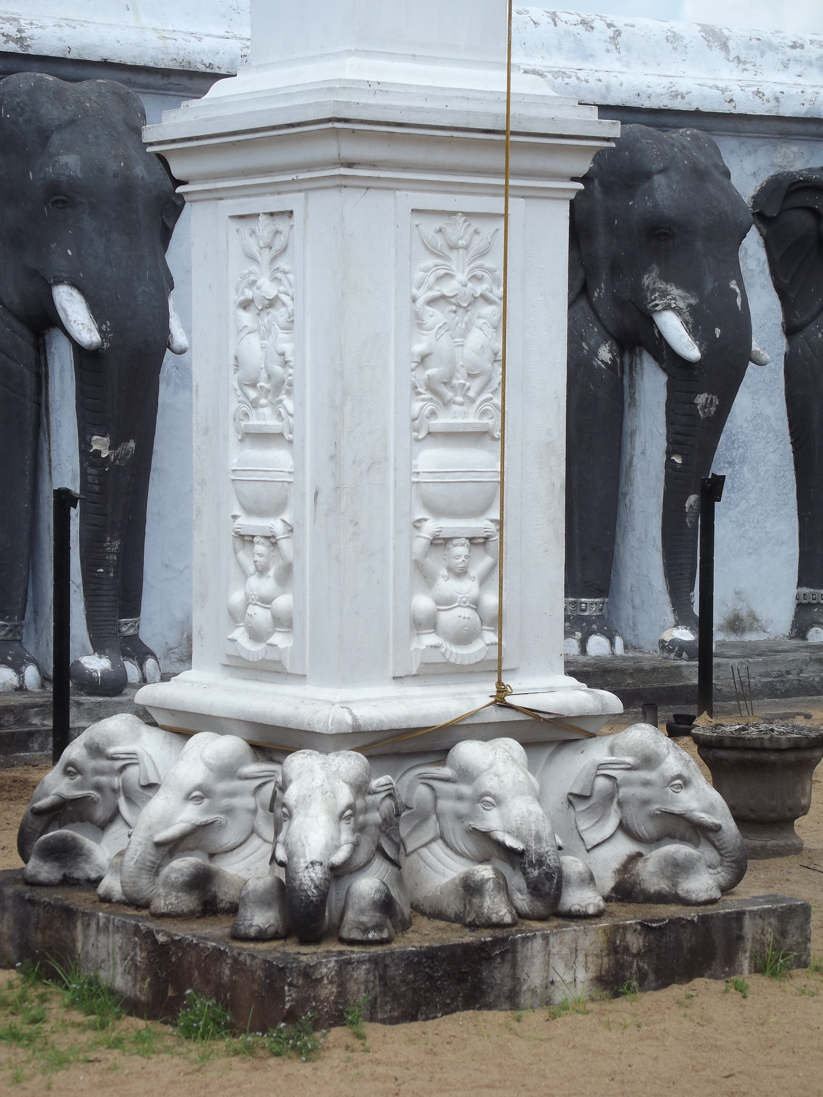 Anuradhapura - kleine Stele